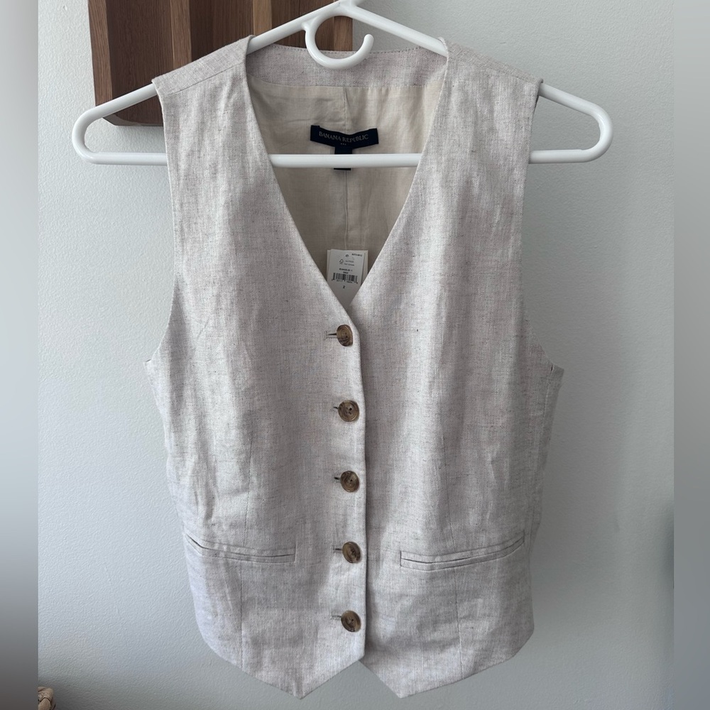 NWT! Banana Republic Beige Linen Vest, size 2